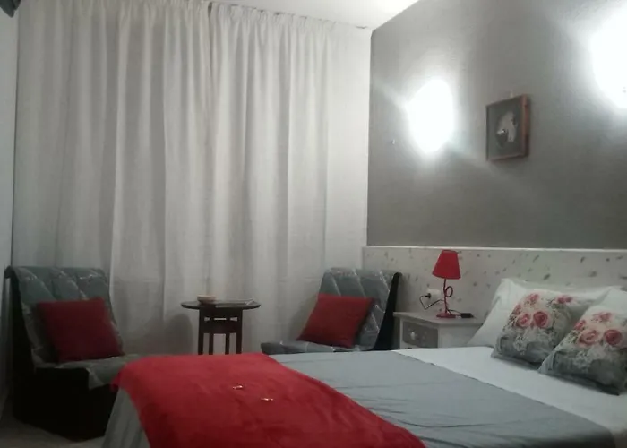 皮纳莱斯旅馆 2*